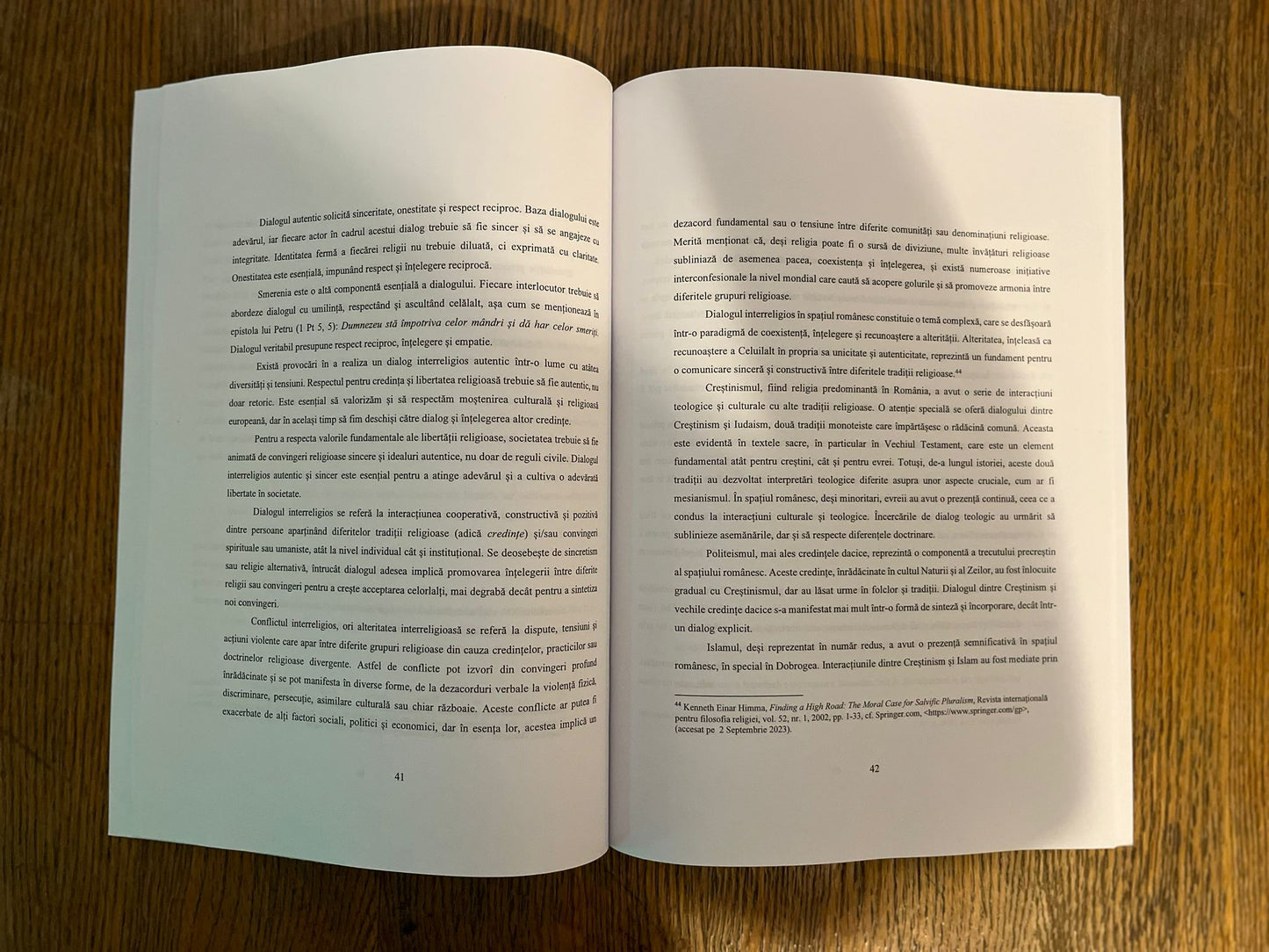 Carte Credințe religioase în spațiul românesc de Emrys LeFay