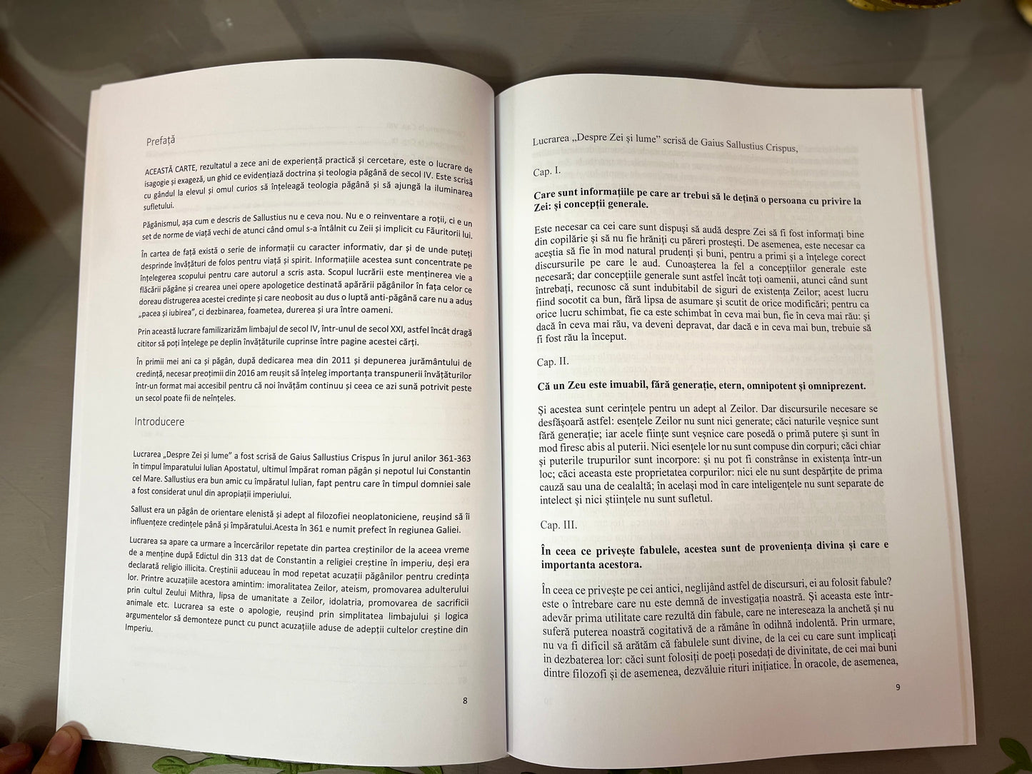 Carte Despre Zei si Lume de Emrys LeFay